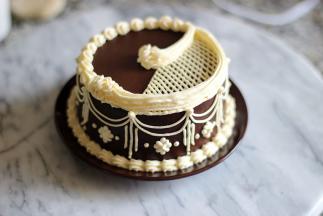 14. 对周边进行装饰