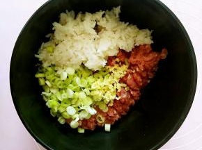 加入葱花姜末
