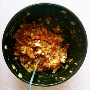 所有的馅料搅拌均匀。