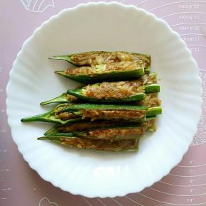 秋葵全部煎好之后盛盘备用。