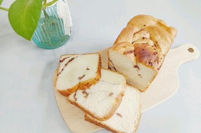 豆沙辫子吐司