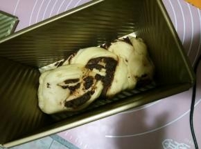 放入吐司盒发酵