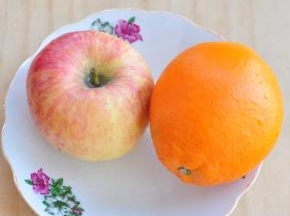 准备好新鲜水果。