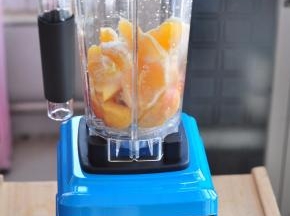 拧到“蔬果”档位，自动搅打三个程序。