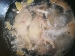 加生姜 料酒，出水