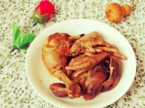 肉美，入味，酥烂而不散，好吃极了