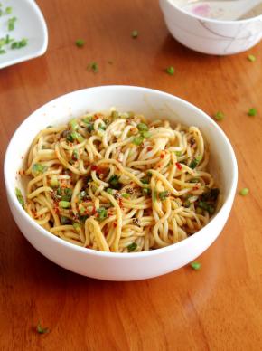 拌均匀趁热开吃吧。