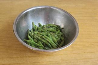 炸好后捞出待用。