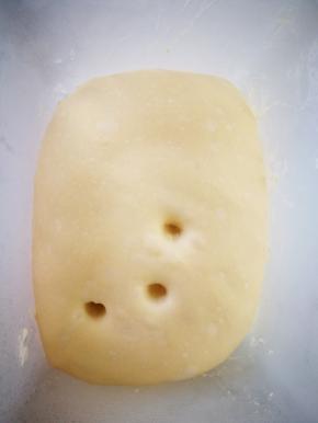 发酵好后，戳洞，不塌陷，不回缩