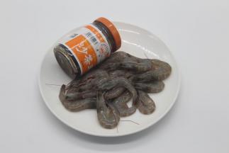 基围虾洗净，沙茶酱一瓶。