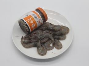 基围虾洗净，沙茶酱一瓶。
