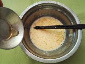 加入蜂蜜搅拌均匀。