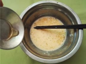 加入蜂蜜搅拌均匀。