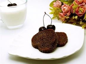 成熟的小蛋糕出炉啦，切开内部组织的小蜂巢清晰可见。