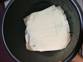 垫在电饭煲的底部