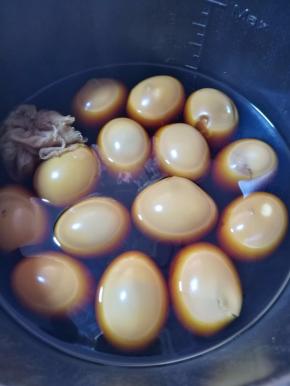 刚煮好的卤蛋是这样的