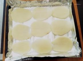 再摆入土豆片。