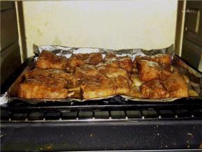 烤盘放入已经预热的烤箱中，上下火温度200度，烤15分钟。