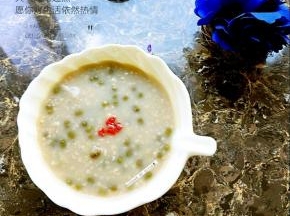 有营养的粥熬出来了，喜欢喝冰一点的先放冰箱冷藏。