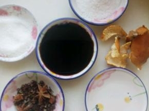 准备好腌肉料