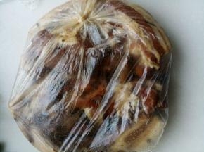 移入0度冰箱层，腌制5-7天（一般腌3天就能入味了，但是腌的时间越长越香。具体腌的时间要看当时的气温，必须要低于15度以下，这样肉类才不会坏）