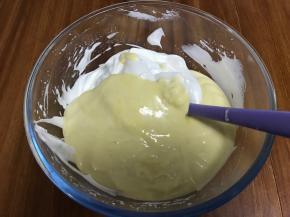 倒回蛋白糊中搅匀