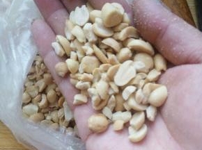 花生我就大概压了一下。喜欢吃到整粒的花生，