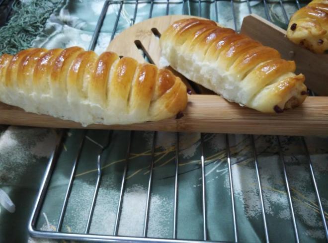 毛毛虫面包(沙拉肉松馅)