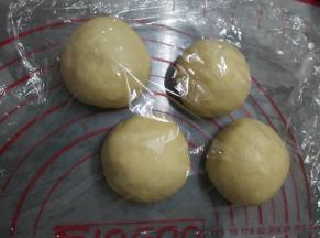 排气，分四份，滚圆