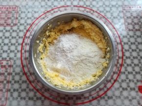 加入低筋面粉
