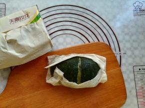 取半个南瓜，用纸巾擦干水份