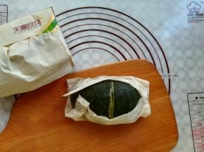 取半个南瓜，用纸巾擦干水份