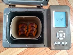 面包机烘烤20多分钟后翻面烤