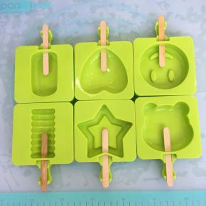 雪糕模具洗净沥干水插入雪糕棒备用。