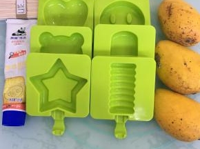 准备好所需的材料和所需模具。