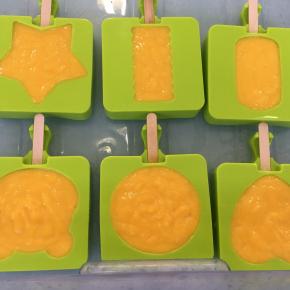 送入冰箱冷冻约4小时后即可冻住。