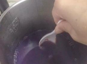 叮咚、时间到，打开看看，美味的银耳露做好了。