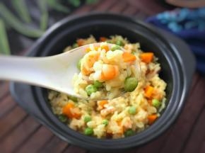 低热量、低脂肪的咖喱海鲜饭。