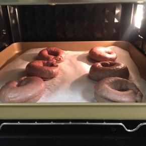 放入提前预热的烤箱，中层，190度，上下火，烤20分钟，然后焖3分钟