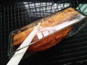 借助脱模刀边缘刮刮