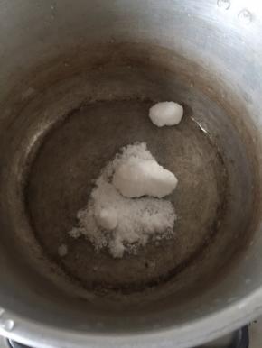 糖直接称量在锅里