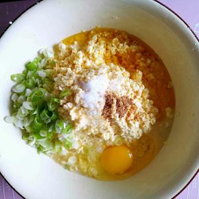 再加入适量的植物油。