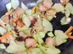 最后加入蚝油。