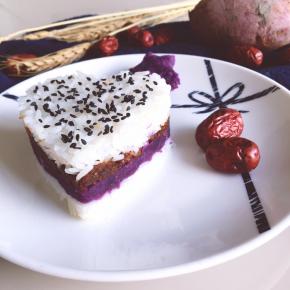 取出模具，撒上一点芝麻，就可以给小宝宝开吃啦，适合10个月+的宝宝们哦～