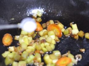 最后加入盐即可。