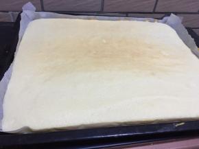 出炉，稍微冷却一下就脱油纸，我喜欢毛巾面，所以没冷却就拿掉油纸了