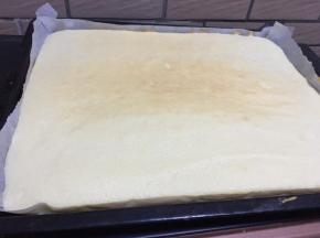出炉，稍微冷却一下就脱油纸，我喜欢毛巾面，所以没冷却就拿掉油纸了
