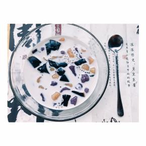 当当～放冰箱凉一下拿出来就可以开动啦～美味