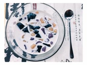当当～放冰箱凉一下拿出来就可以开动啦～美味
