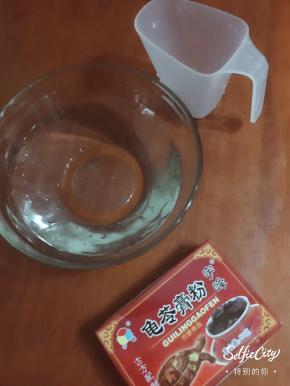 材料准备好，先做龟苓膏，因为要放冰箱冷藏
